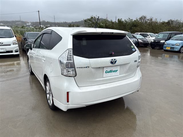 TOYOTA PRIUS ALPHA
