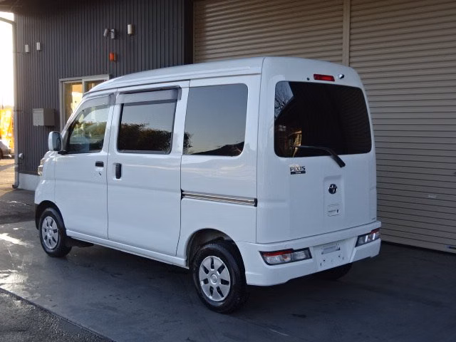 TOYOTA PIXIS VAN