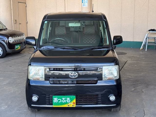 TOYOTA PIXIS SPACE