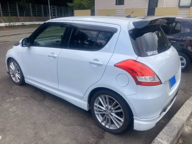 SUZUKI SWIFT
