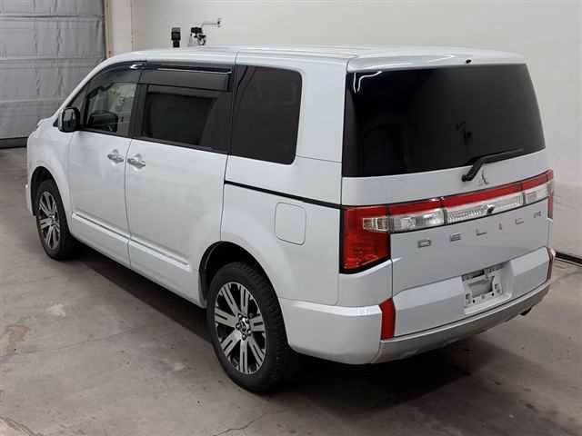 MITSUBISHI DELICA D:5
