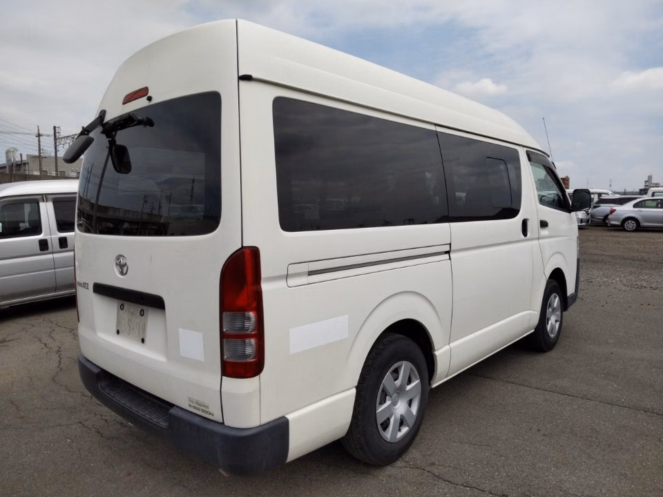 TOYOTA REGIUS ACE