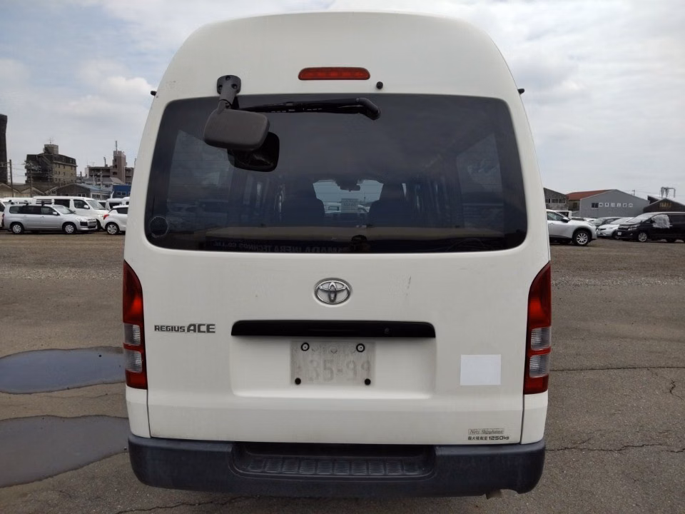 TOYOTA REGIUS ACE