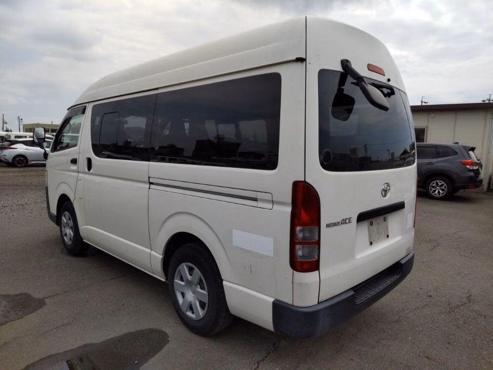 TOYOTA REGIUS ACE