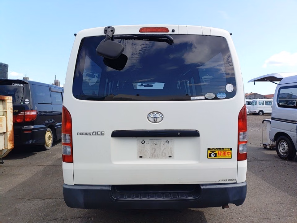 TOYOTA REGIUS ACE