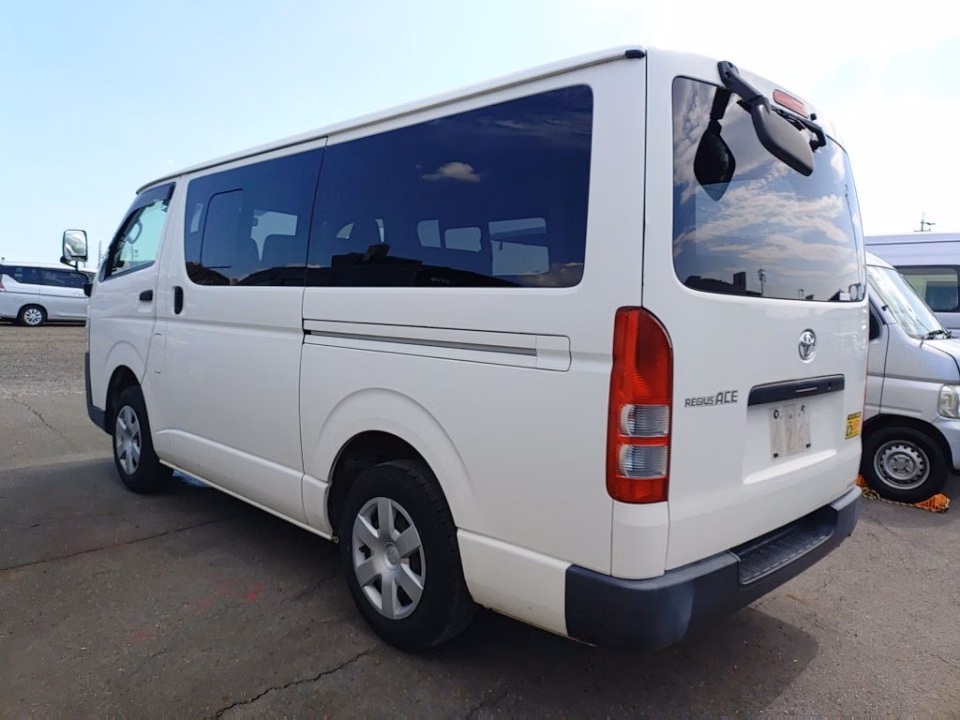 TOYOTA REGIUS ACE
