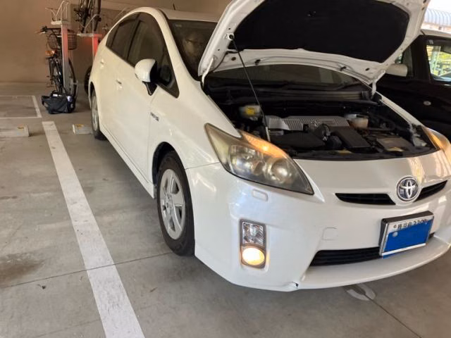 TOYOTA PRIUS