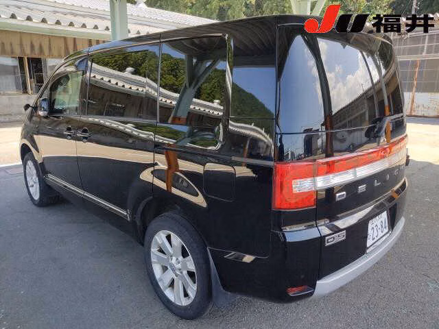 MITSUBISHI DELICA D:5