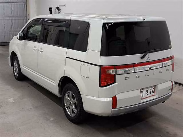MITSUBISHI DELICA D:5