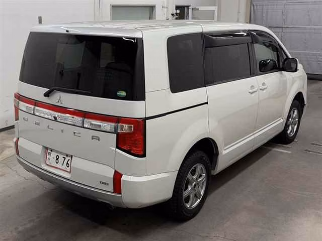 MITSUBISHI DELICA D:5
