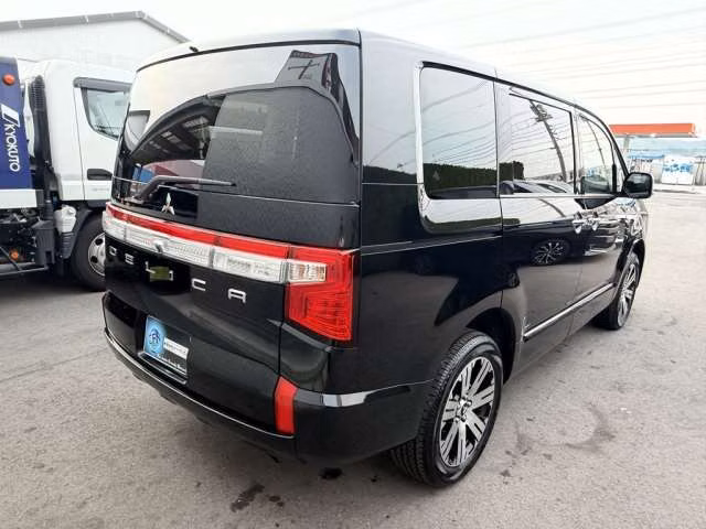 MITSUBISHI DELICA D:5