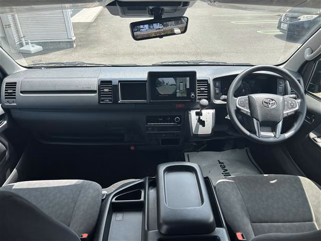 TOYOTA HIACE