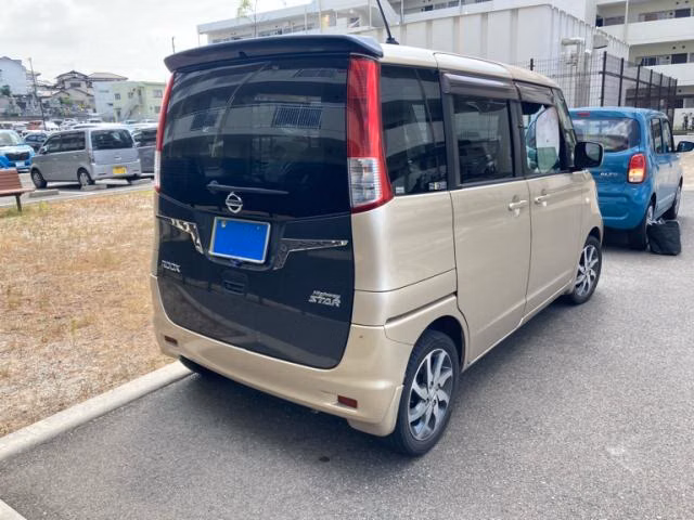 NISSAN ROOX