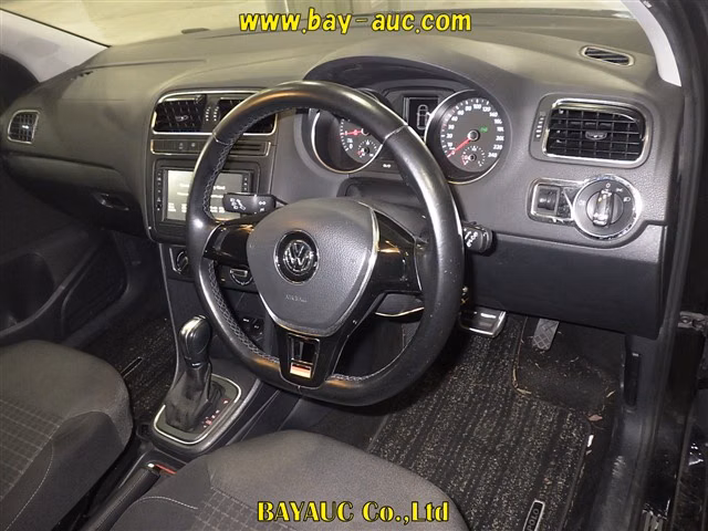 VOLKSWAGEN POLO