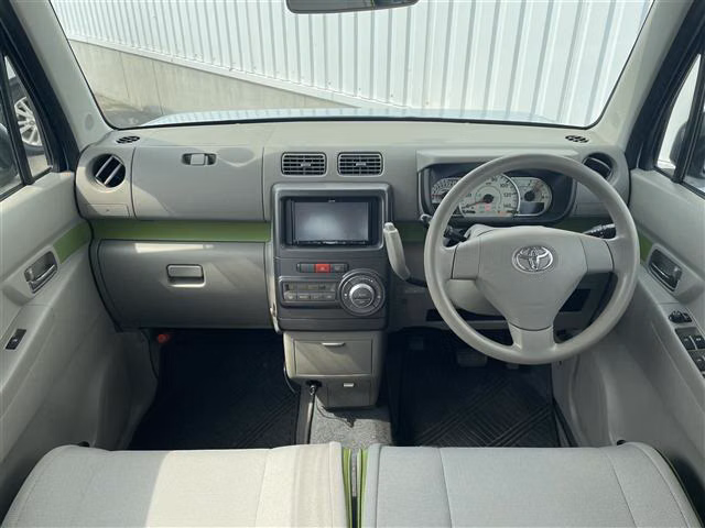 TOYOTA PIXIS SPACE