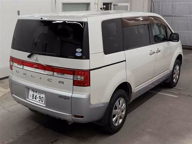 MITSUBISHI DELICA D:5