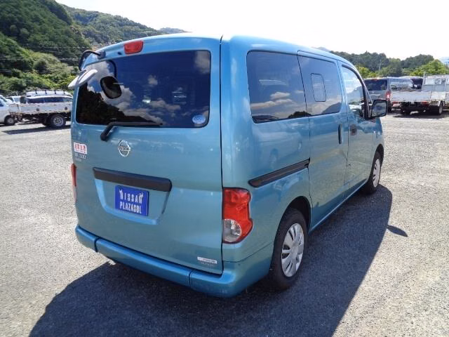 NISSAN NV200