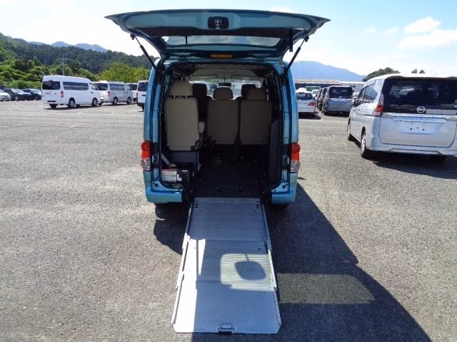 NISSAN NV200