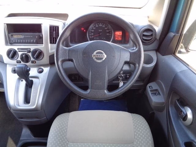 NISSAN NV200