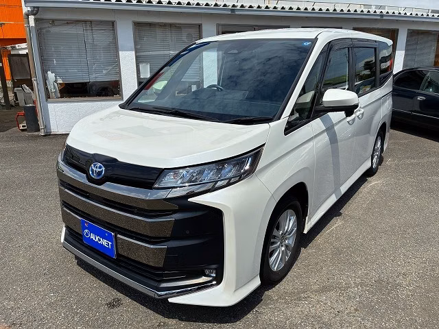 TOYOTA NOAH