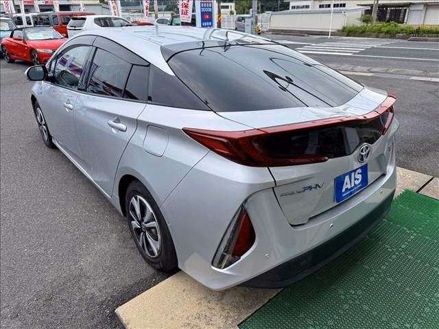 TOYOTA PRIUS PHV
