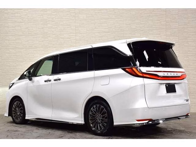 LEXUS LM500H