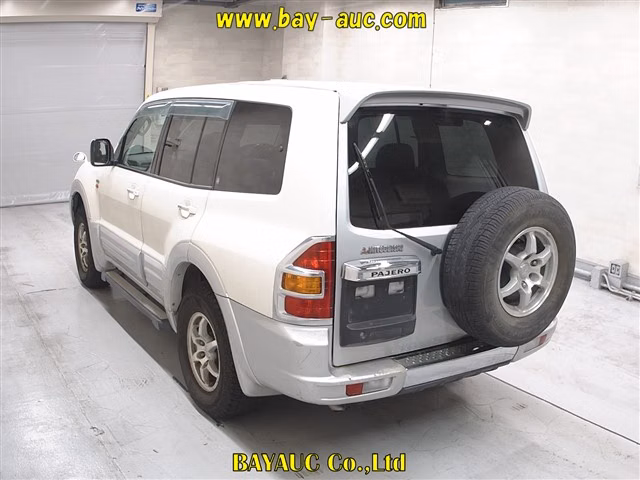 MITSUBISHI PAJERO