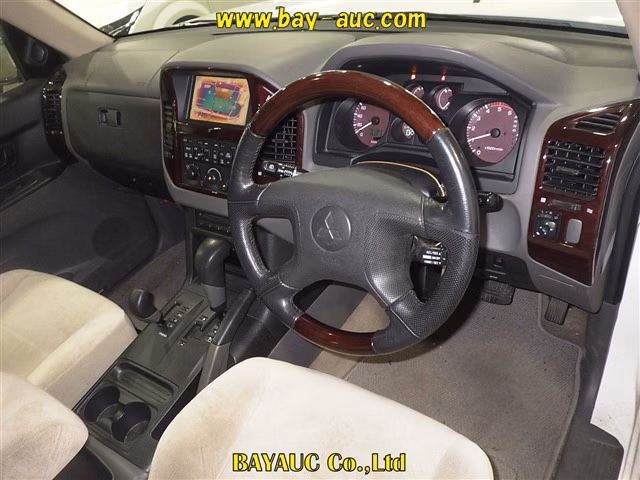 MITSUBISHI PAJERO