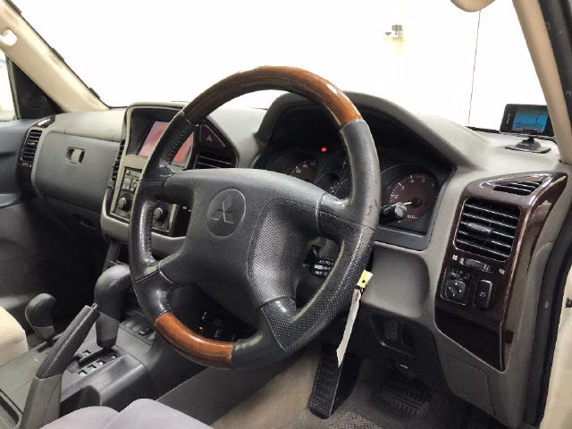 MITSUBISHI PAJERO