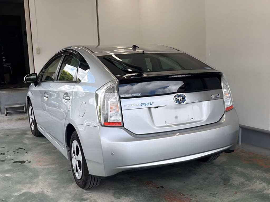 TOYOTA PRIUS PHV