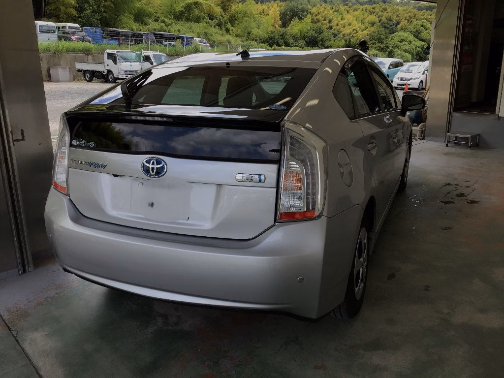 TOYOTA PRIUS PHV