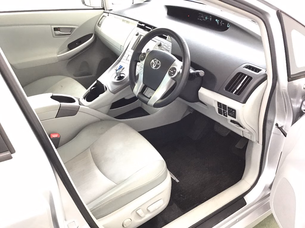 TOYOTA PRIUS PHV