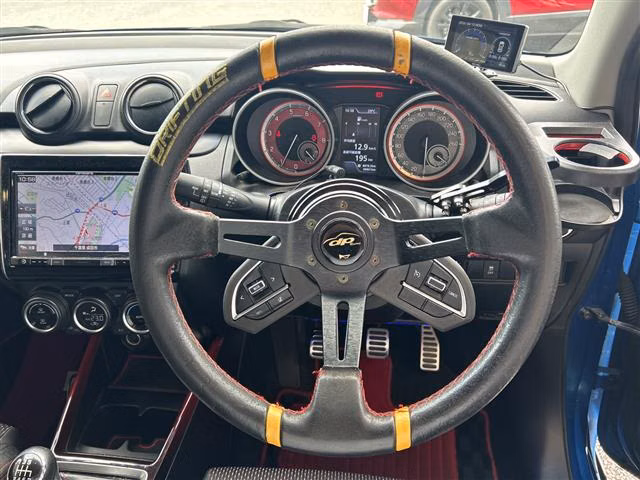 SUZUKI SWIFT