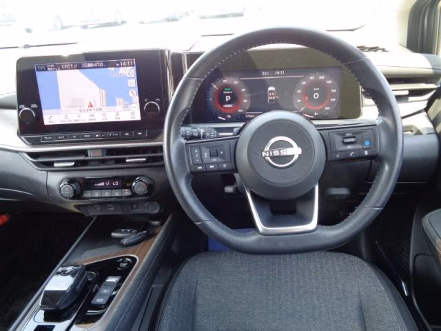 NISSAN AURA