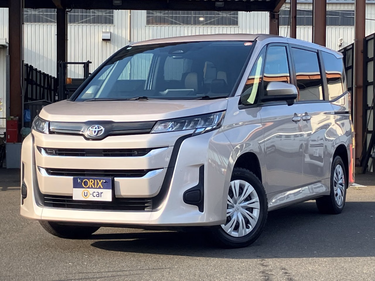 TOYOTA NOAH