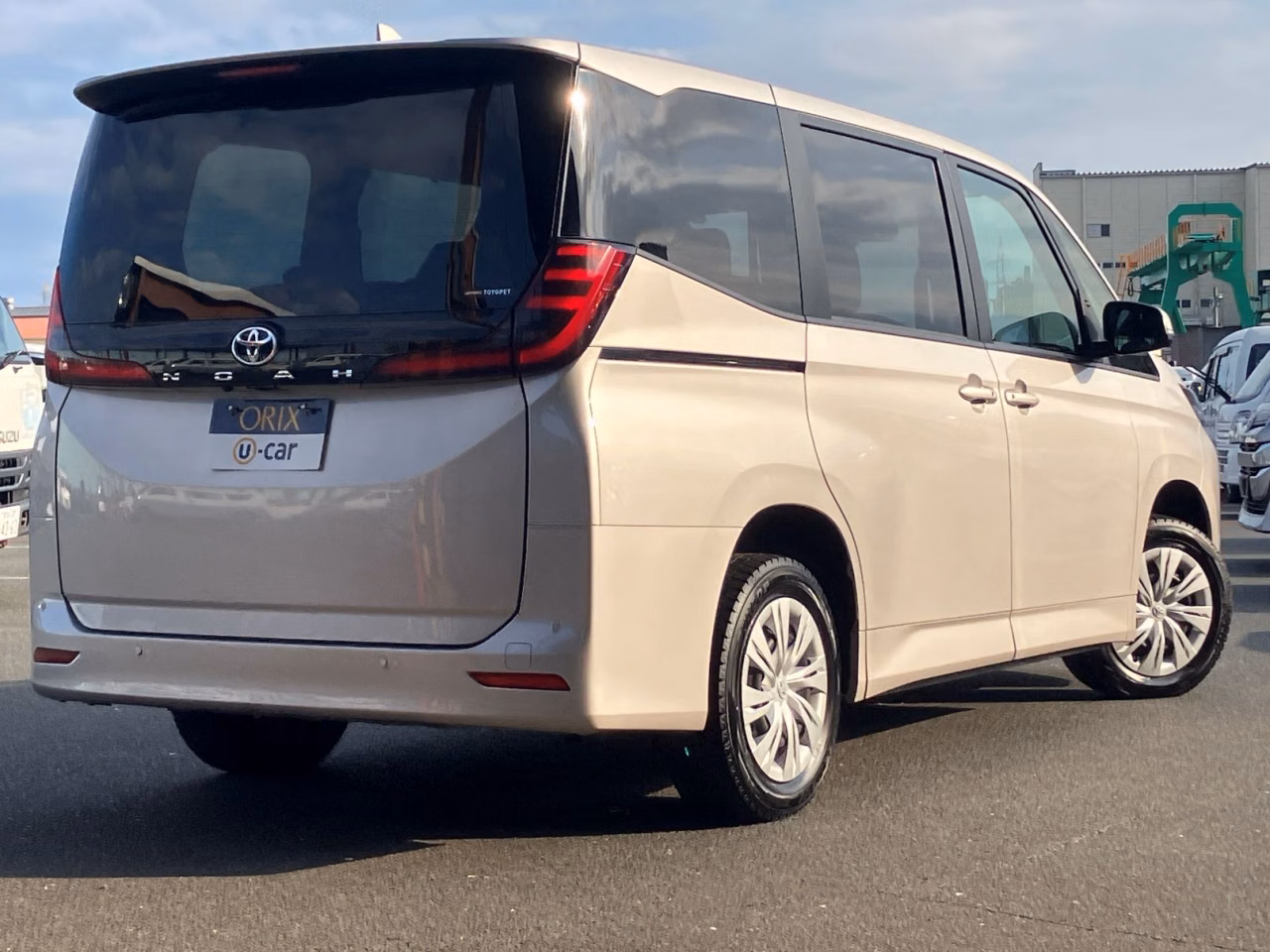 TOYOTA NOAH