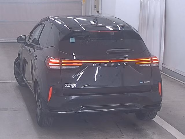 NISSAN AURA