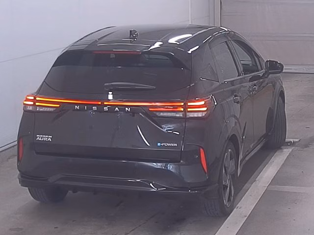 NISSAN AURA
