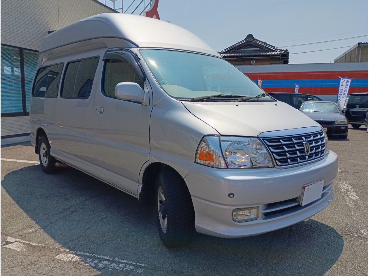 TOYOTA GRAND HIACE