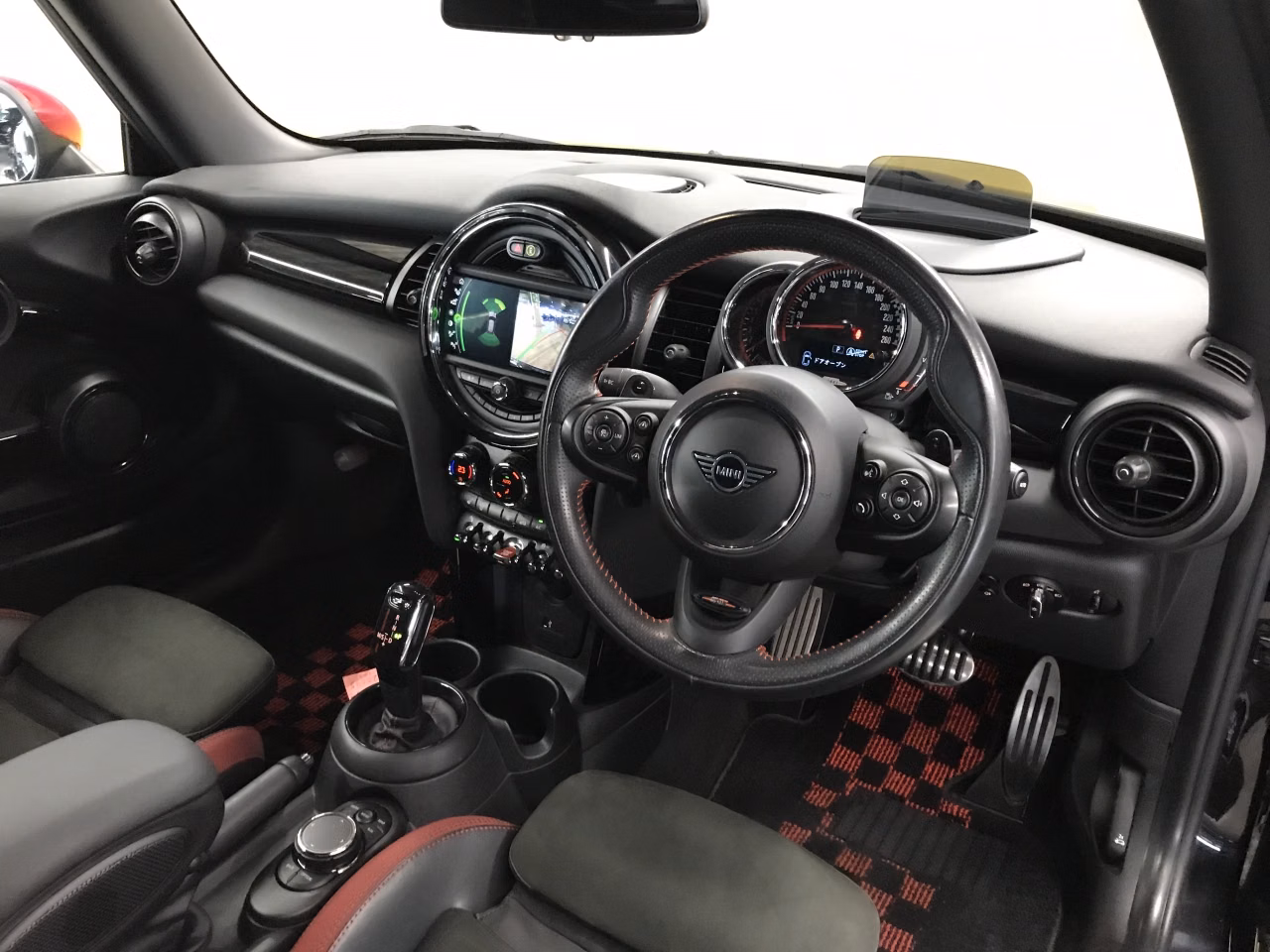 MINI HATCH