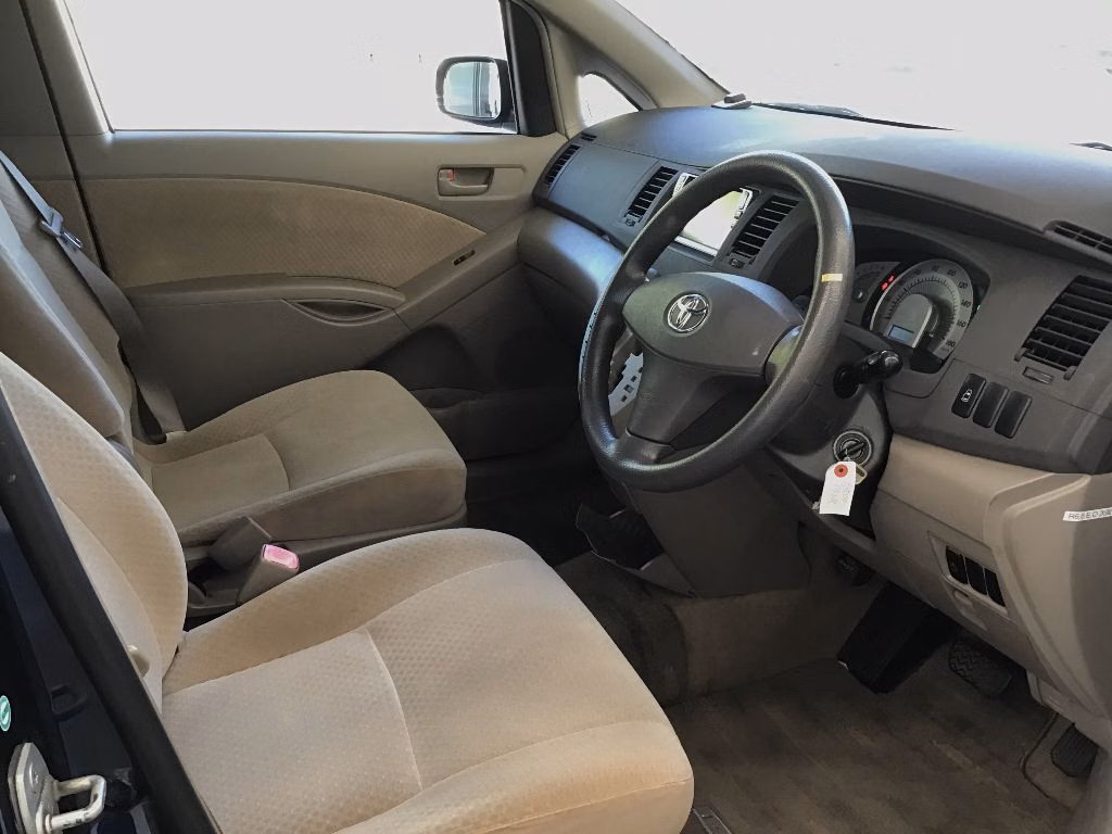TOYOTA ISIS
