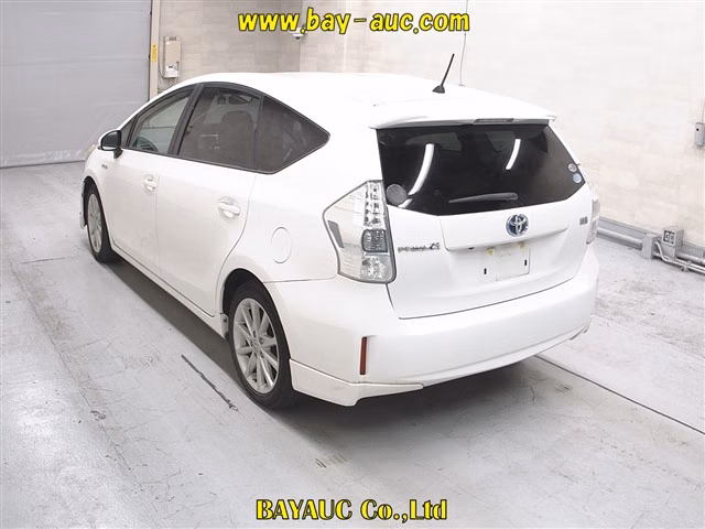 TOYOTA PRIUS ALPHA