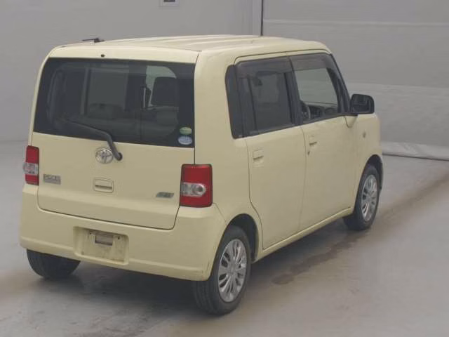 TOYOTA PIXIS SPACE