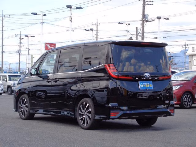 TOYOTA NOAH