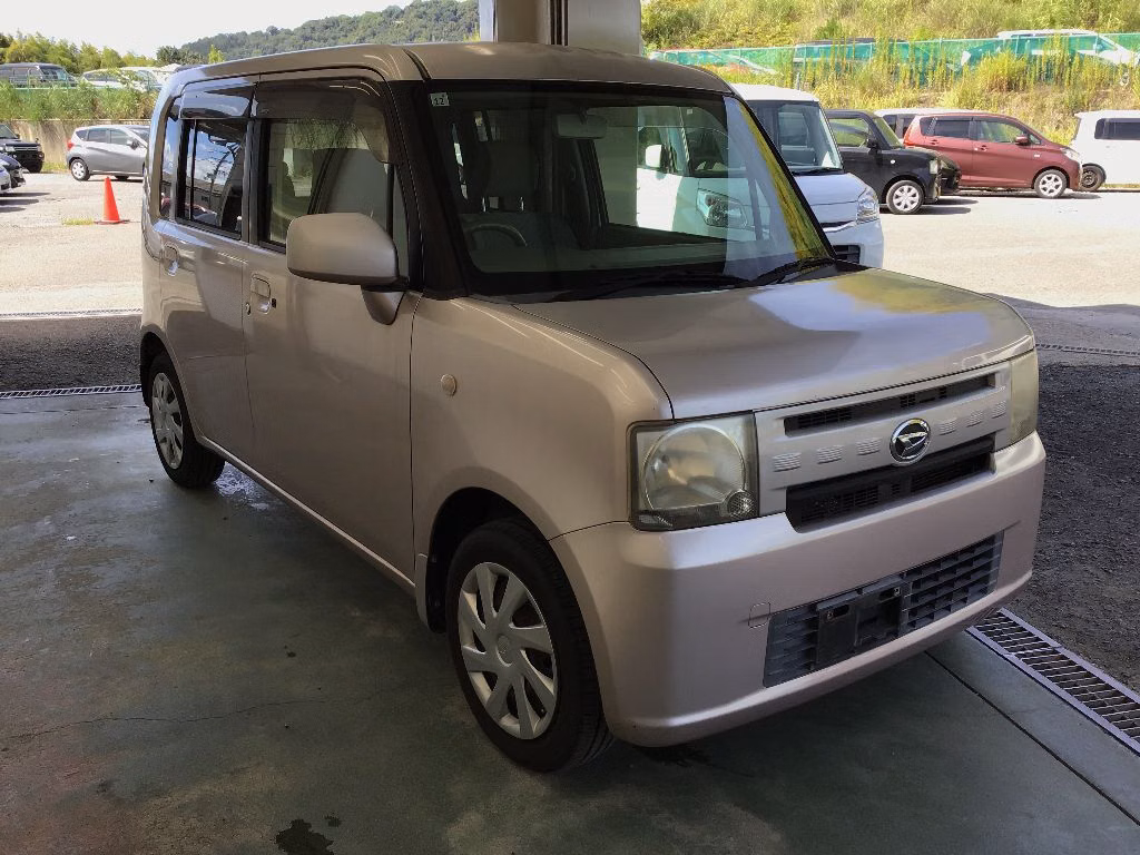 DAIHATSU MOVE CONTE