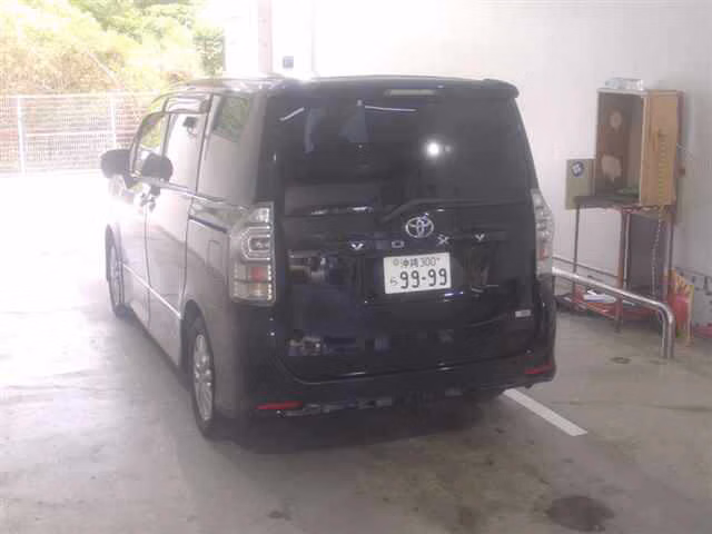 TOYOTA VOXY