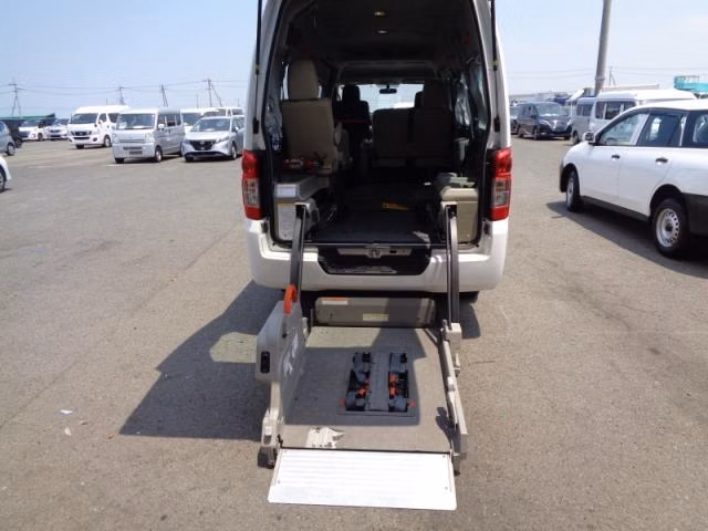 NISSAN NV350 CARAVAN