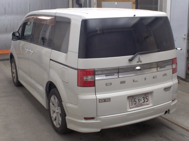 MITSUBISHI DELICA D:5
