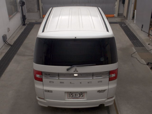 MITSUBISHI DELICA D:5