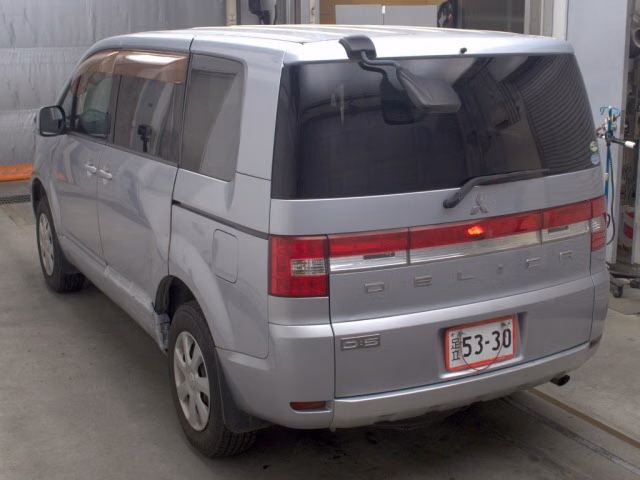 MITSUBISHI DELICA D:5